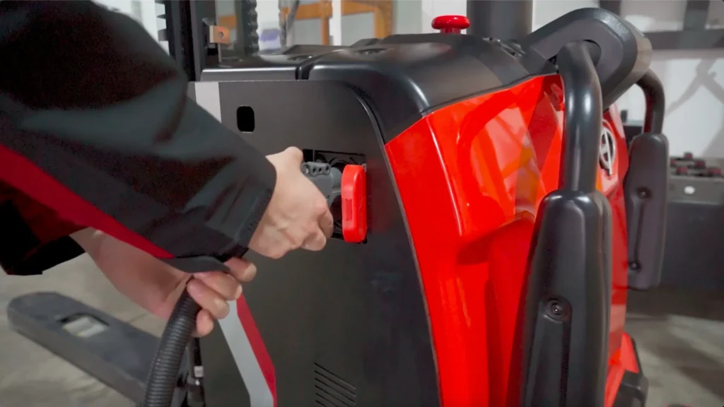 elektrisk staplare med åkplatta